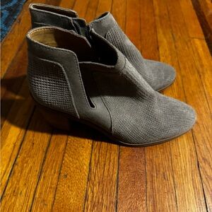 Women’s size 7 Lucky Brand beige booties